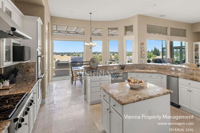 Building Photo - 1550 Summerhill Ln