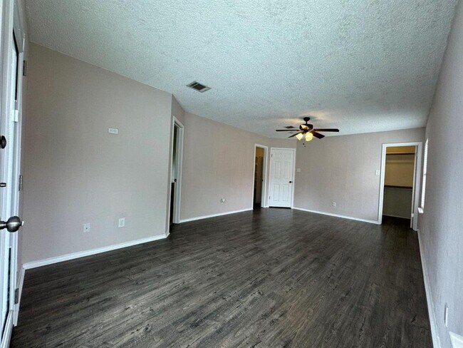 Building Photo - 1407 Ashley Dr