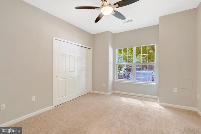 Building Photo - 1701 Lake Shore Crest Dr