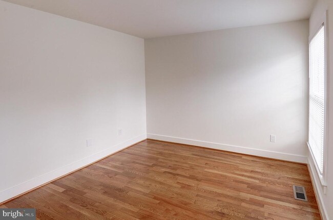 Building Photo - 9704 Hall Rd