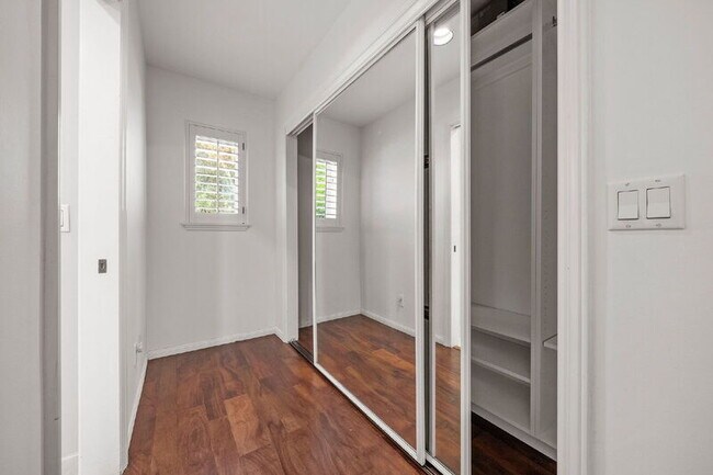 Building Photo - 18714 Bernardo Trails Dr