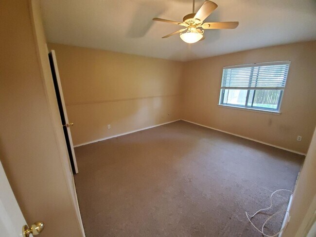 Building Photo - 2501 Cedar Ln