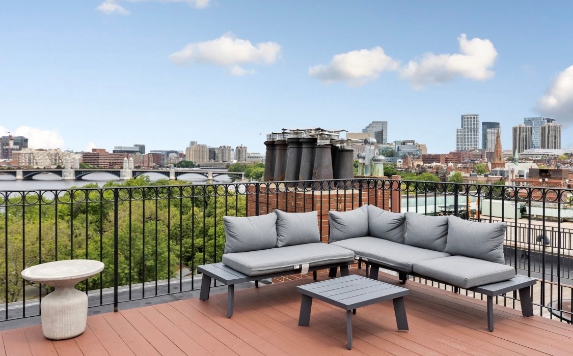 Building Photo - 122 Beacon St