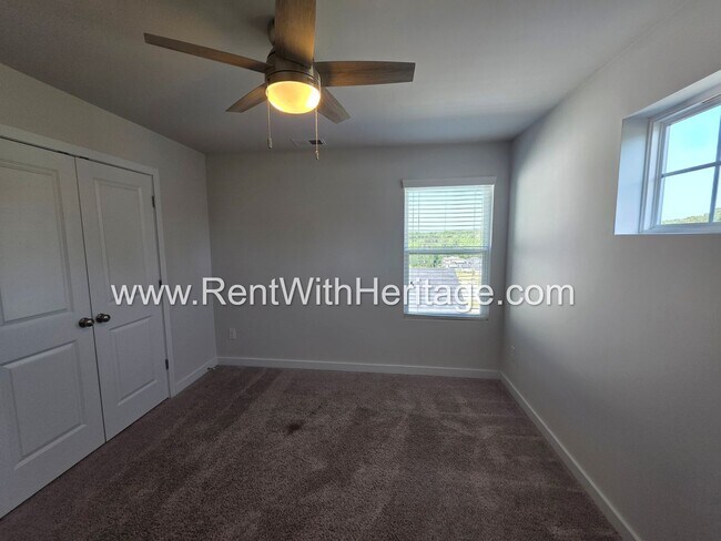 Building Photo - 8650 Paradise Dr