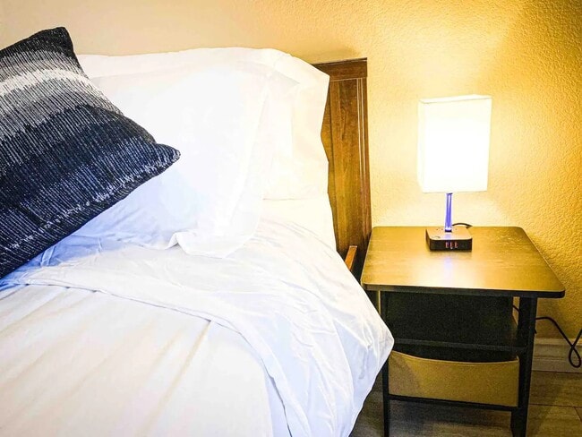 Building Photo - 1350 S Greenfield Rd