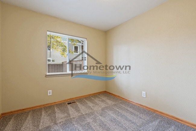 Building Photo - Beautiful 2 bedroom 1 bath Duplex in Hayden!