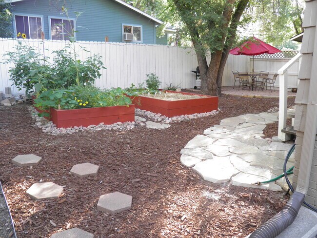 Common gardening sitting area - 1304 W Kiowa St
