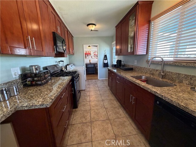 Building Photo - 9406 Rose Ave