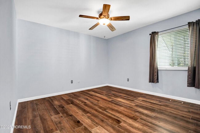 Building Photo - 207 Coville Dr