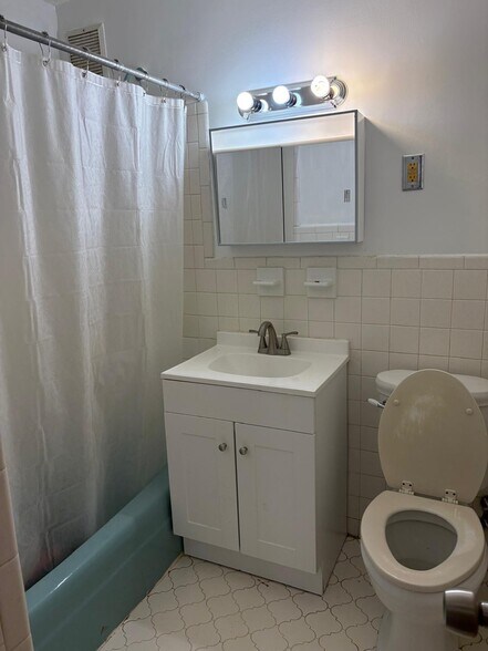 Primary Photo - 712 N Broad St