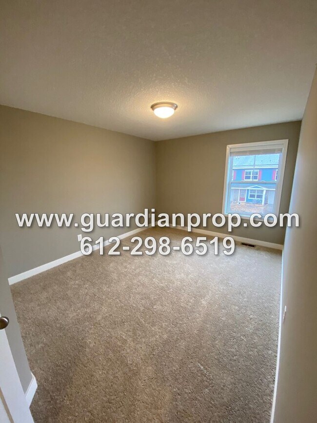 Building Photo - Luxury Townhouse Available June 1st, High End Finishings, Quartz Counters, Large Loft, Huge Prima...