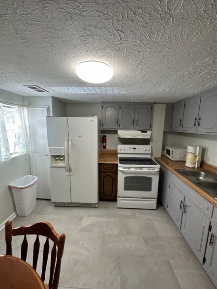 Building Photo - 4458 Tarragon Ln