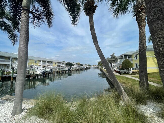 Building Photo - 4730 Coquina Key Dr SE