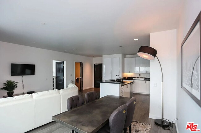 Building Photo - 8601 Wilshire Blvd