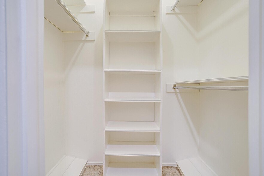 Building Photo - 4312 Bellaire Dr S