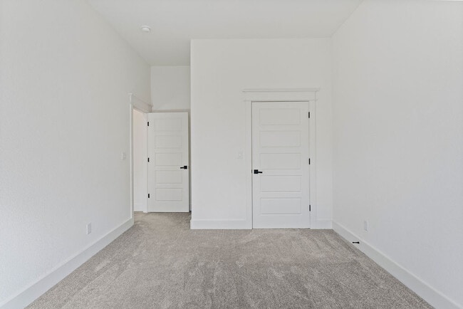 Building Photo - 11 Pagham Ln