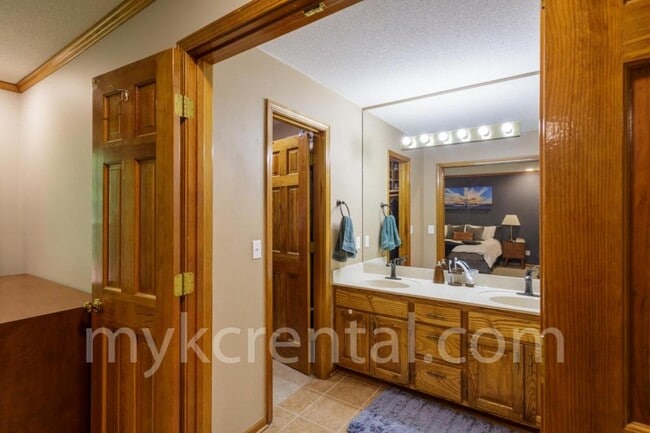 Building Photo - 2024 S Downing St