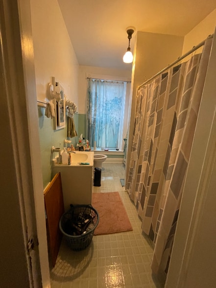 Building Photo - 98 W Main St