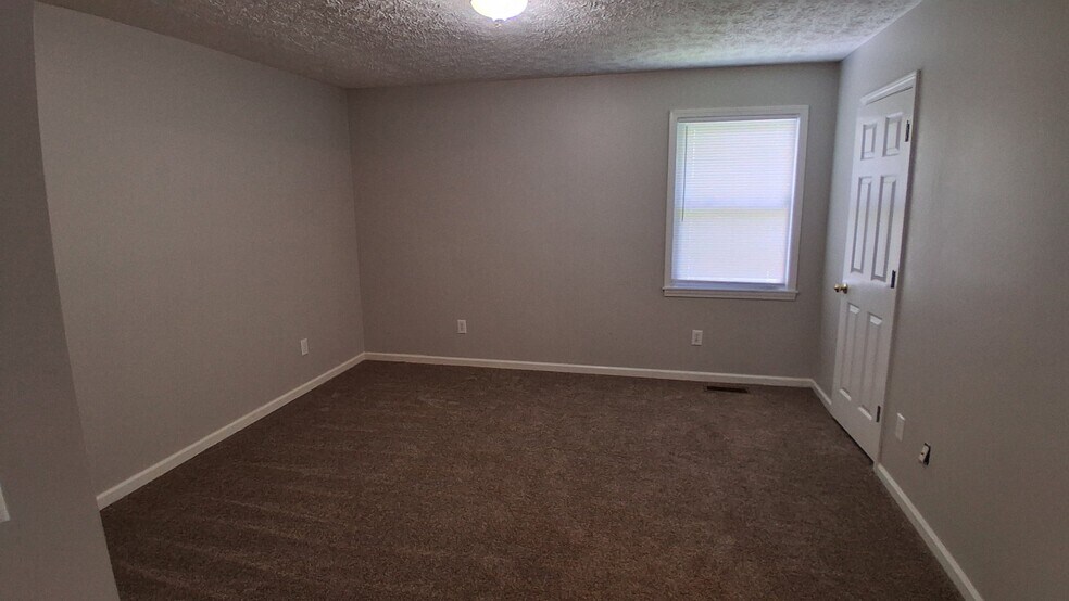 Building Photo - 201 Hicks Dr