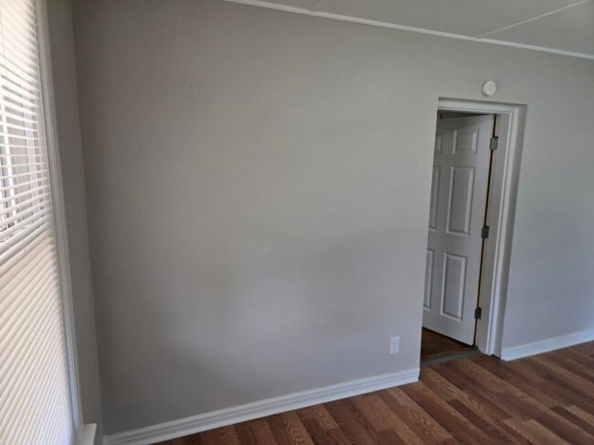 Building Photo - 6415 Perry Dr