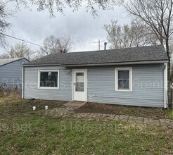 Building Photo - $815 - 2 bedroom/ 1 bathroom - Single Family Home