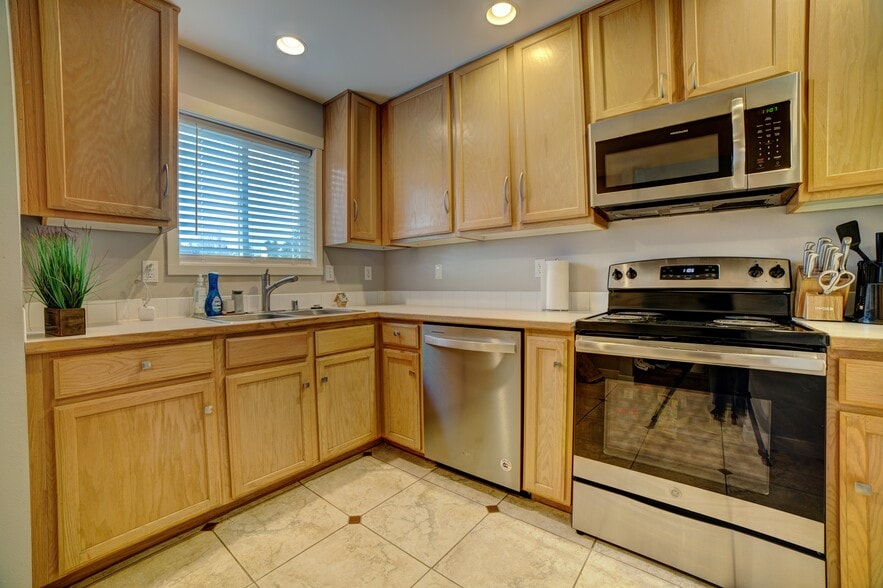 Building Photo - 10537 Midvale Ave N