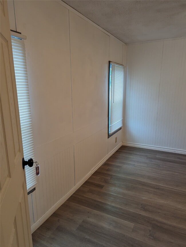 Building Photo - 10014 Cedar Landing Dr