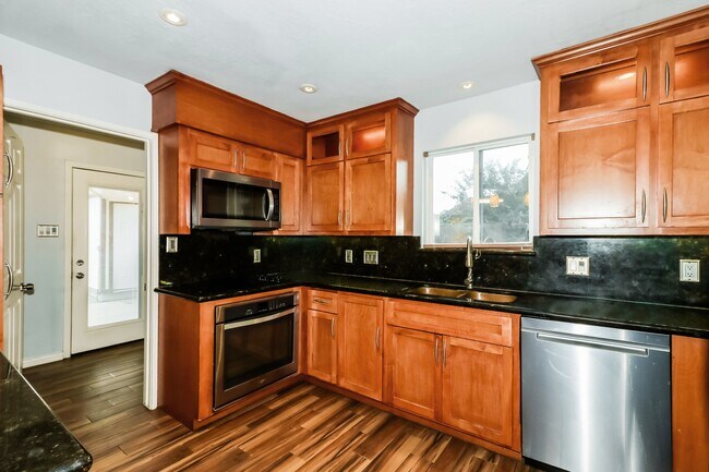 Building Photo - 826 Bradwell Dr