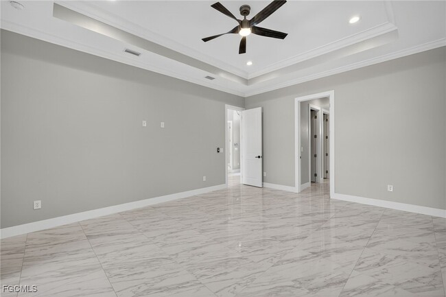 Building Photo - 2532 SW 26th Pl