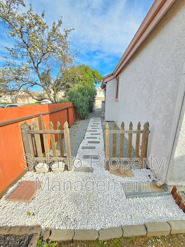 Building Photo - 246 Potrero St