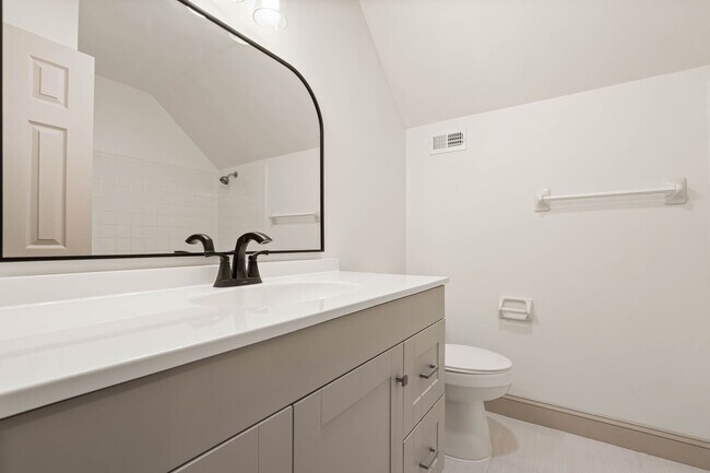 Building Photo - Lake Forest Golf Community