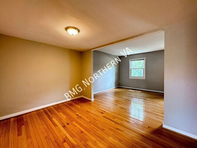 Building Photo - 566 Windover Ave NW