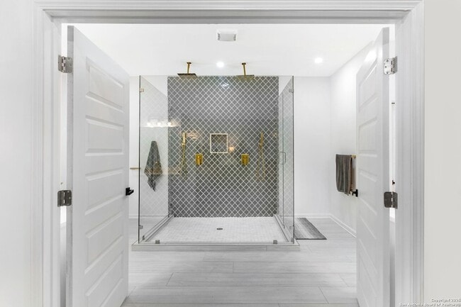 Building Photo - 423 College Blvd