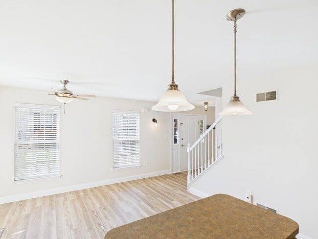 Building Photo - 720 E Newport Rd