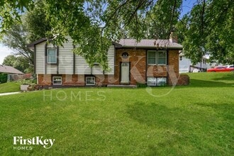 Building Photo - 7305 NW 76 Pl