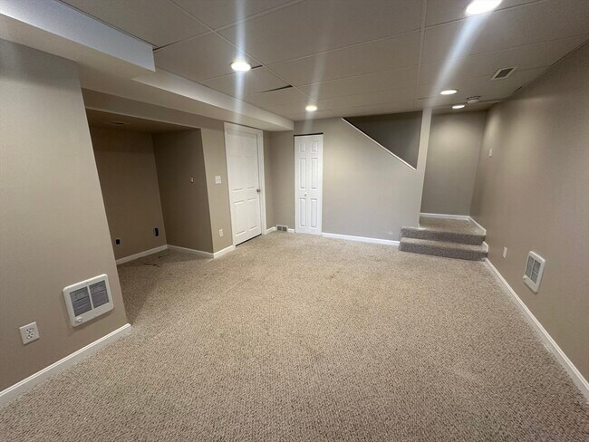 Building Photo - 47 Bower St