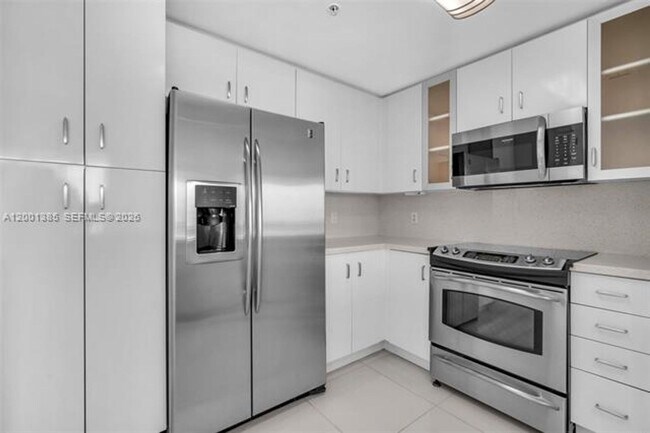 Building Photo - 7900 Harbor Island Dr