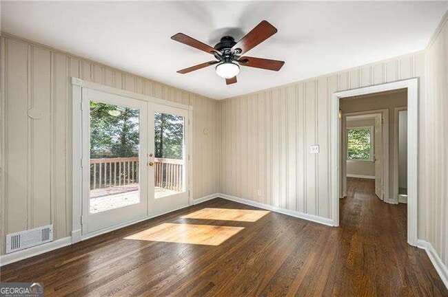 Building Photo - 535 Valley Ln NE