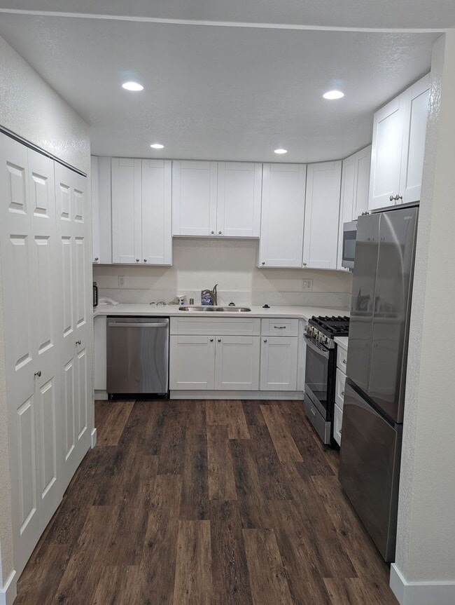 Building Photo - Fully Upgraded 3 Bed/2 Bath Condo - Poway