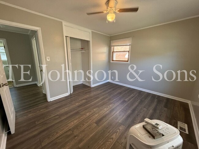 Building Photo - Cozy Greensboro Home with Modern Comforts