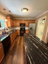 Granite countertops kitchen - 205 South Pointe Dr