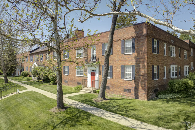 Hillcrest Village - Historic Hillcrest Village Apartments