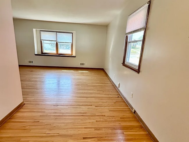 Building Photo - 5617 N 69th St