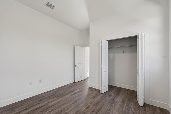 Building Photo - 511 Sweetwater Dr