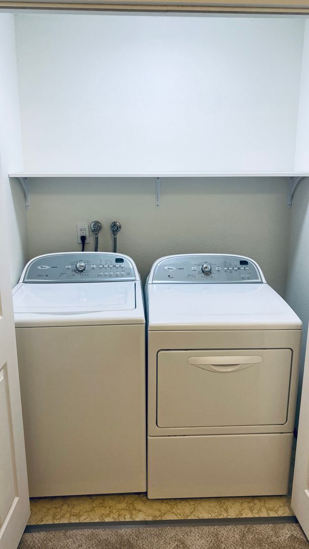 Building Photo - Cute and Quaint Updated Federal Way Condo