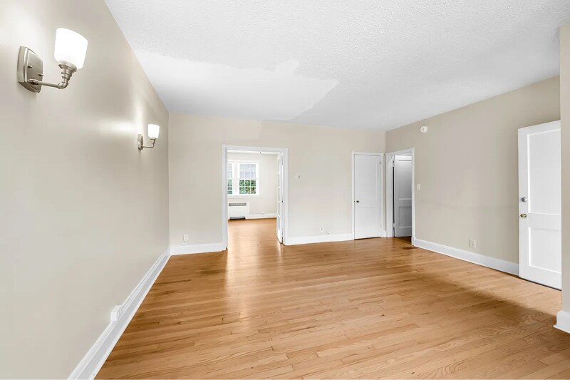 Building Photo - 205 Westowne Rd