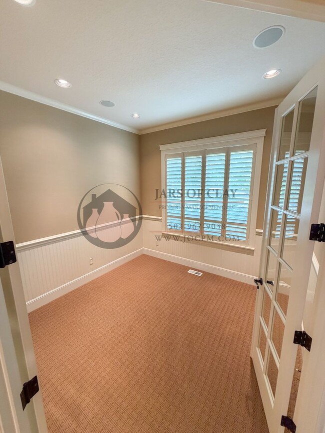 Building Photo - Luxurious Woodburn Residence | Main-Floor Primary Suite & Butler's Pantry