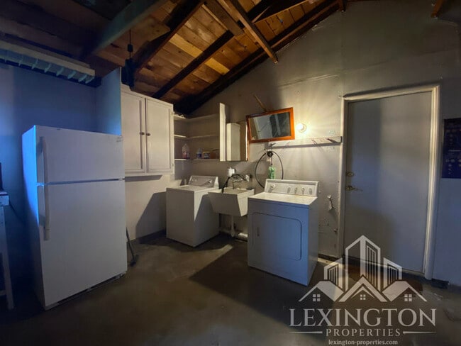 Building Photo - Beautiful, 3BD/2BA, Home available in Sacramento off Madison Ave. and Auburn Blvd.