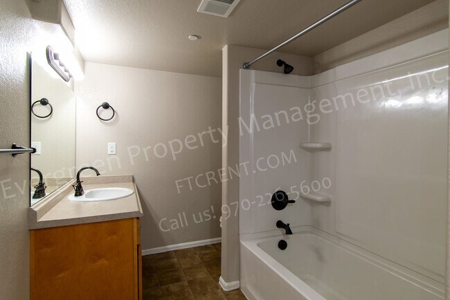 Building Photo - 3015 Denver Dr