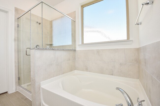 Building Photo - 8106 Royal Palm Ct